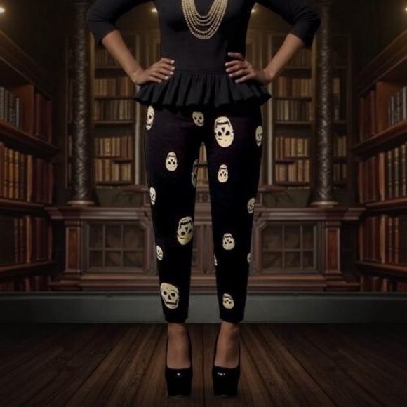 TORRID Skulls Full Length Signature Waist Premium Legging NWT Size 4X - Picture 16 of 16